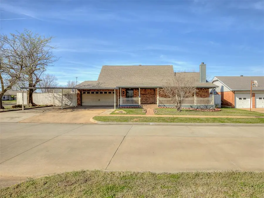 901 NE 6th Street, Moore, OK 73160 - #2