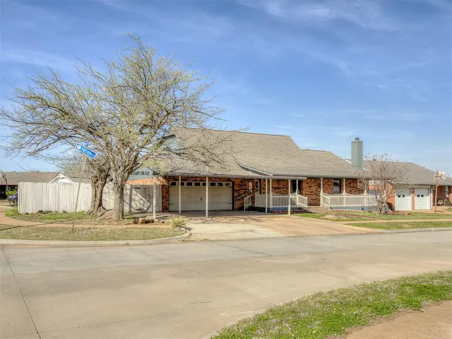901 NE 6th Street, Moore, OK 73160 - #3