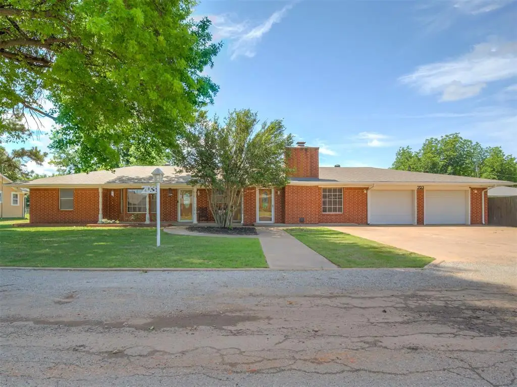 703 W Adams Street, Crescent, OK 73028 - #1