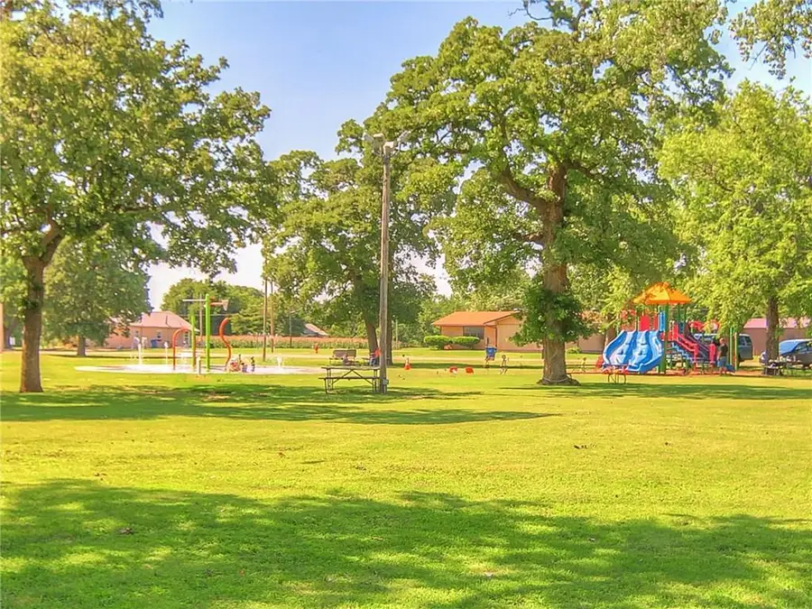 703 W Adams Street, Crescent, OK 73028 - #2