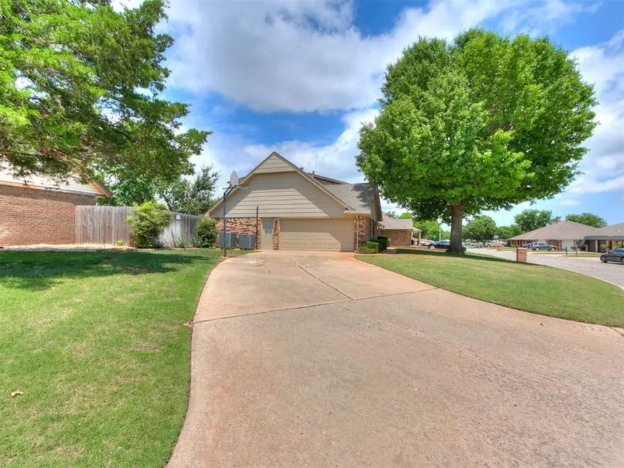 9321 Lansbrook Lane, Oklahoma City, OK 73132 - #3