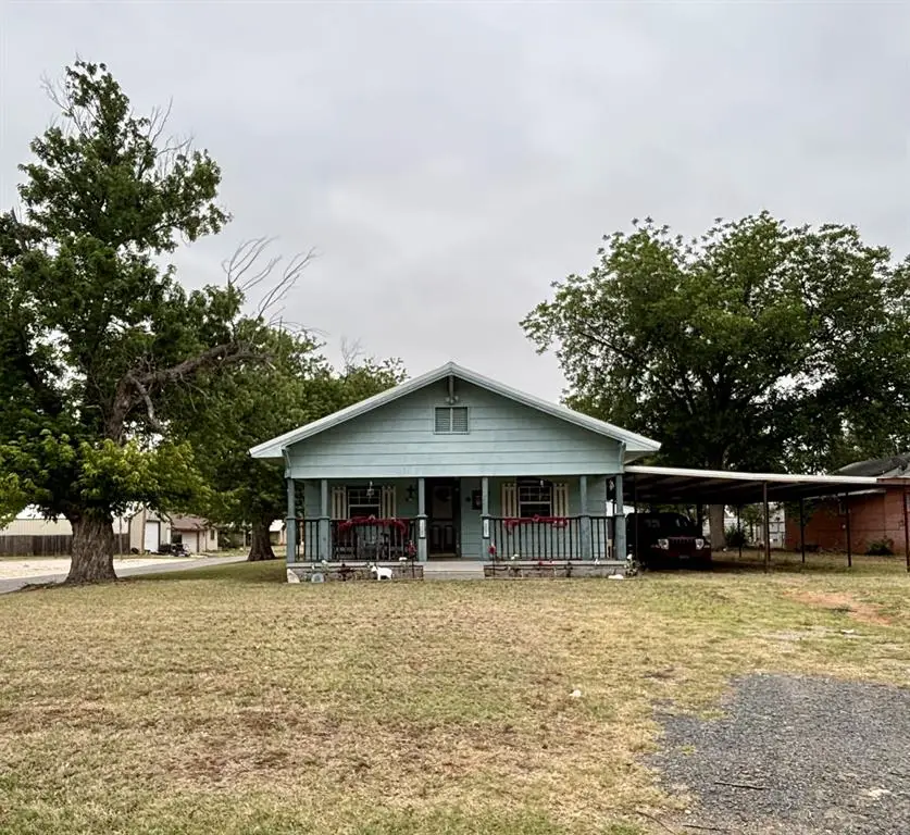 300 S Cedar Avenue, Erick, OK 73645 - #1