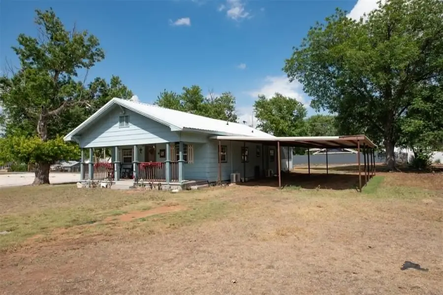 300 S Cedar Avenue, Erick, OK 73645 - #3