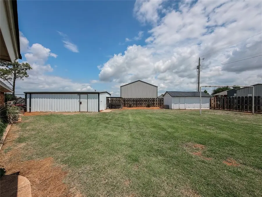 1003 N Oak, Hinton, OK 73047 - #3