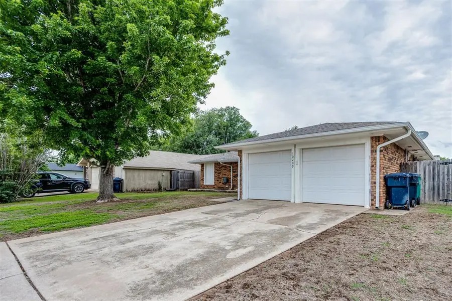 10209 Hollyhead Way, Yukon, OK 73099 - #2