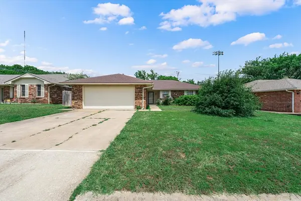 2012 E Hills Drive, Moore, OK 73160