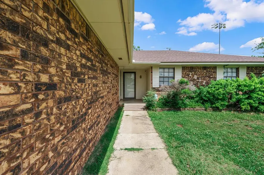 2012 E Hills Drive, Moore, OK 73160 - #2