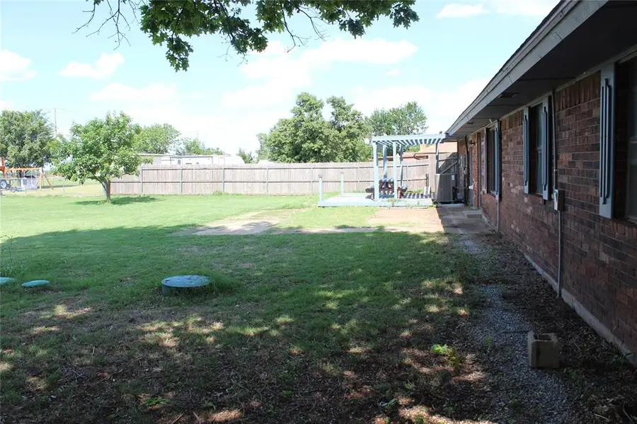 2103 NE Van Buren Avenue, Piedmont, OK 73078 - #2