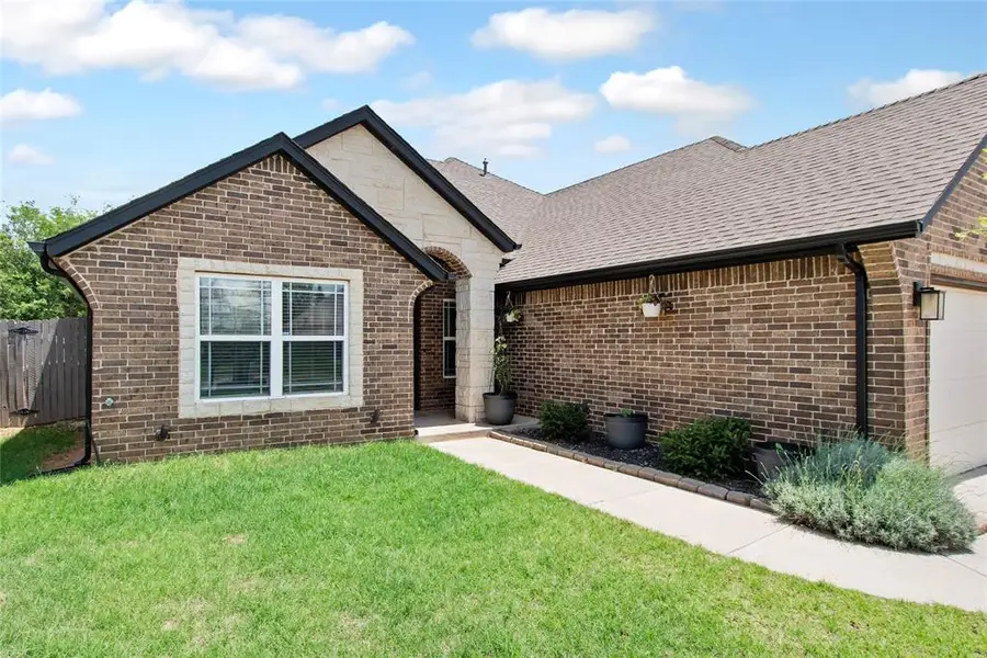 2228 Timber Crossing, Yukon, OK 73099 - #2