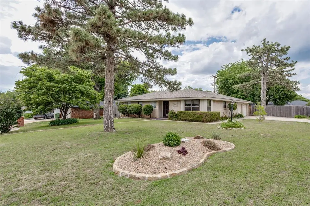 704 Vick Circle, Yukon, OK 73099 - #1