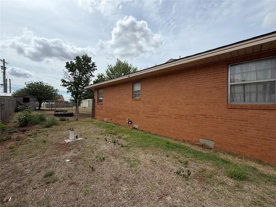 210 S 6th Street, Sentinel, OK 73664 - #2