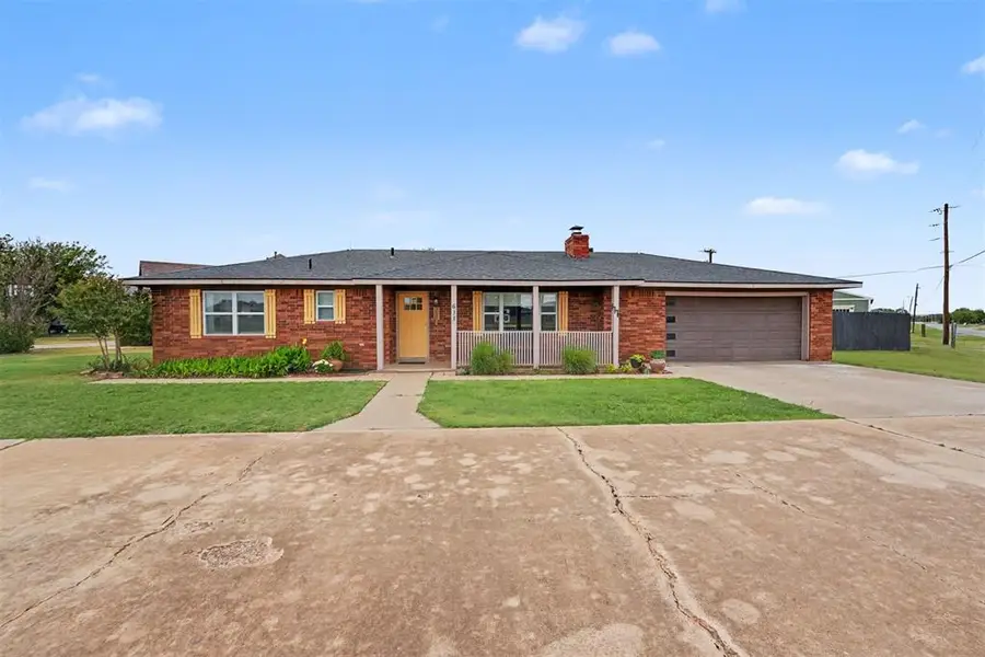 633 E Benton Avenue, Sayre, OK 73662 - #3