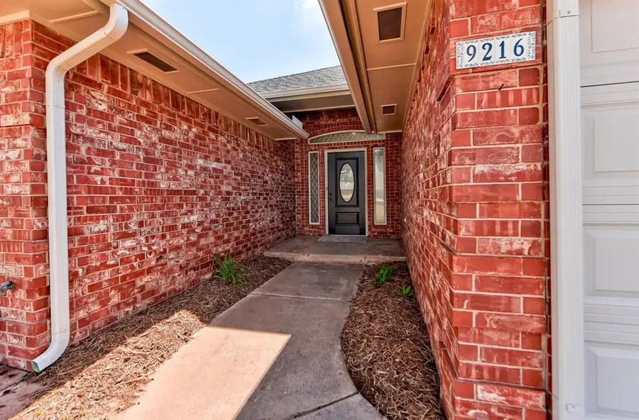 9216 Lakecrest Drive, Oklahoma City, OK 73159 - #3