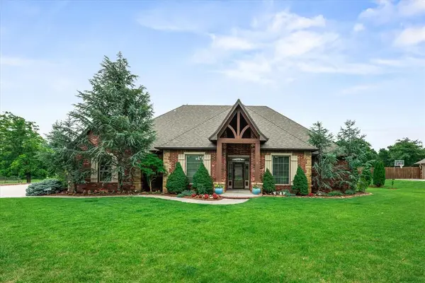 3812 Newburg Drive, Choctaw, OK 73020