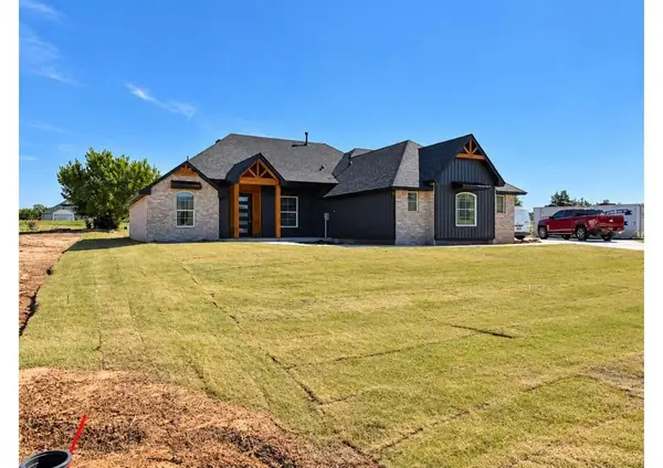 1852 S Blackberry Bend, Guthrie, OK 73044