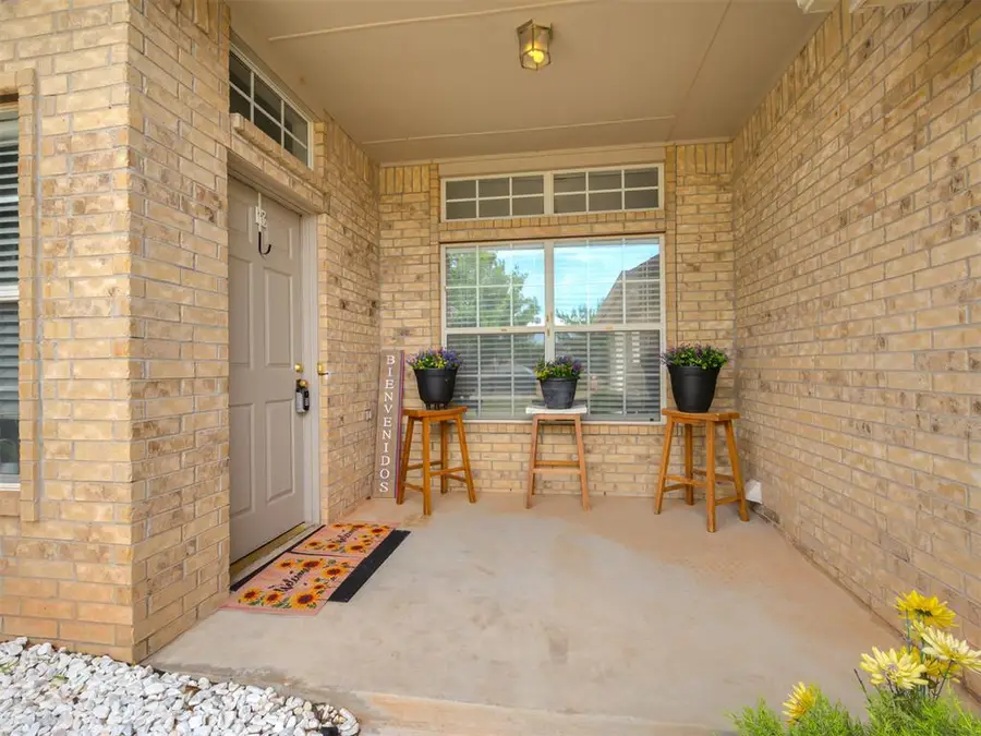404 S Pointe Lane, Mustang, OK 73064 - #2