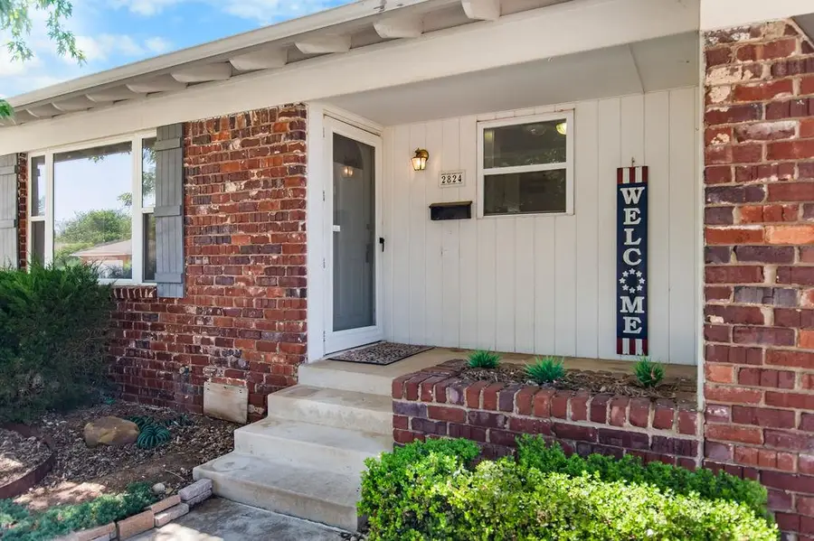 2824 Manchester Drive, The Village, OK 73120 - #2