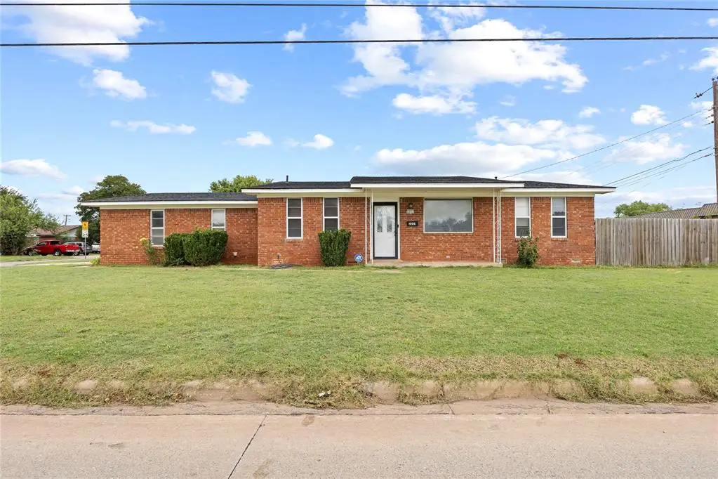 2221 W Modelle Avenue, Clinton, OK 73601 - #1