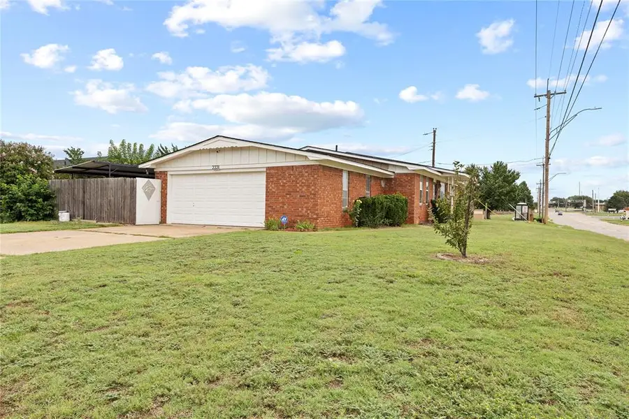 2221 W Modelle Avenue, Clinton, OK 73601 - #2