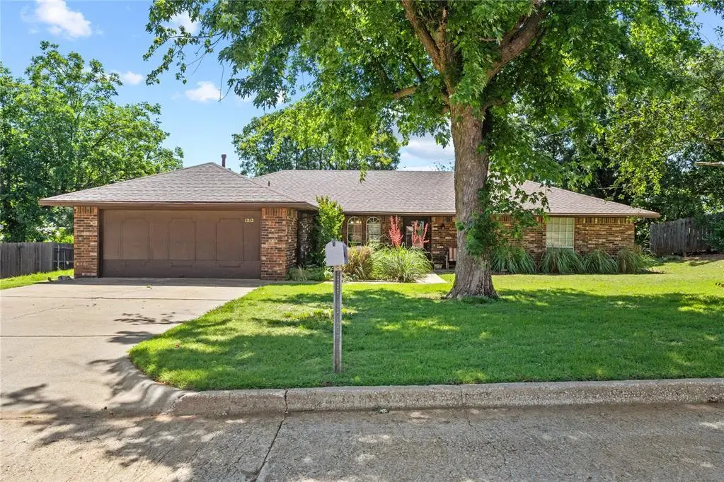 1212 N Illinois Street, Weatherford, OK 73096 - #1