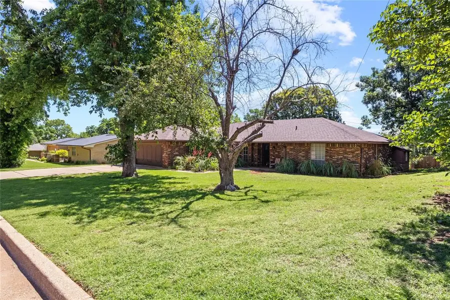 1212 N Illinois Street, Weatherford, OK 73096 - #2