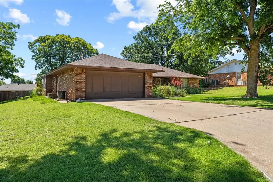 1212 N Illinois Street, Weatherford, OK 73096 - #3