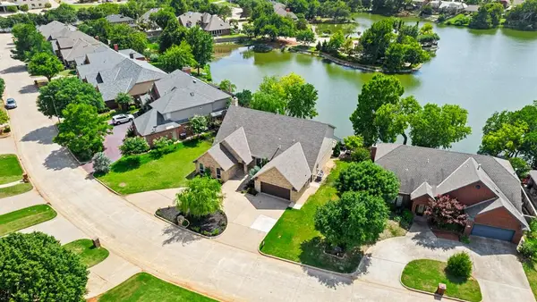 6901 N Waterwood Way, Warr Acres, OK 73132