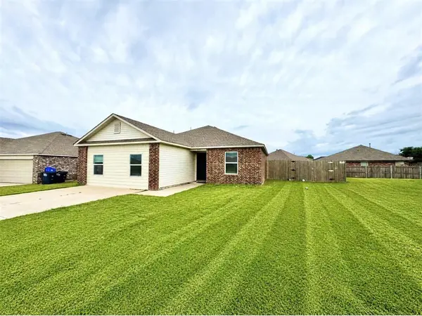 1914 Oak Tree Court, Shawnee, OK 74804