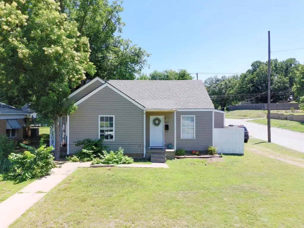 925 W Chickasha Avenue, Chickasha, OK 73018 - #1