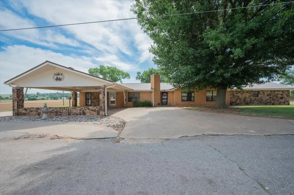 407 S Third Street, Binger, OK 73009 - #1