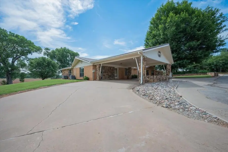 407 S Third Street, Binger, OK 73009 - #2