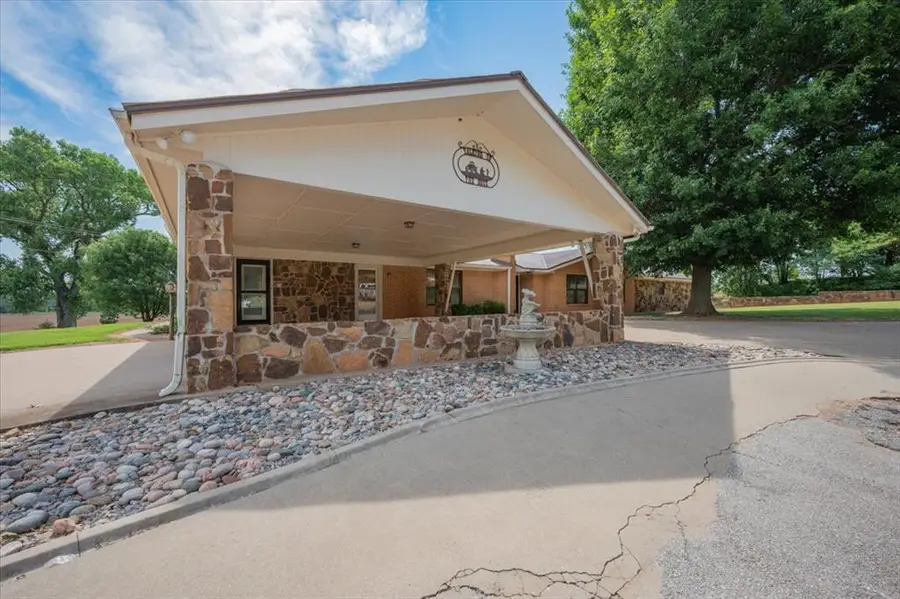 407 S Third Street, Binger, OK 73009 - #3