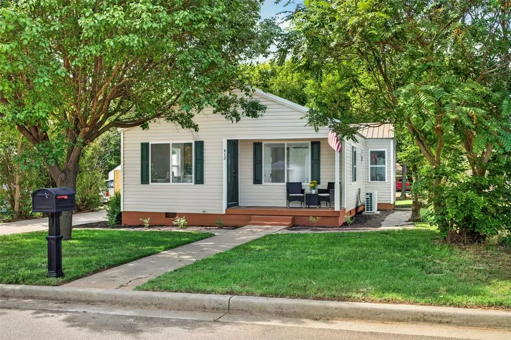 412 W 8th Street, Elk City, OK 73644 - #1