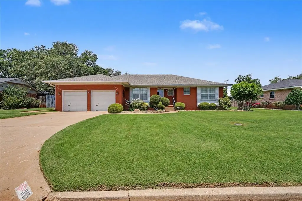 345 Lakeside Drive, Altus, OK 73521 - #1