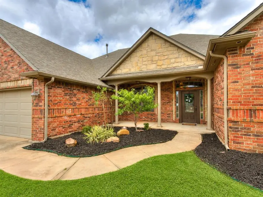 245 E Mobile Terrace, Mustang, OK 73064 - #2