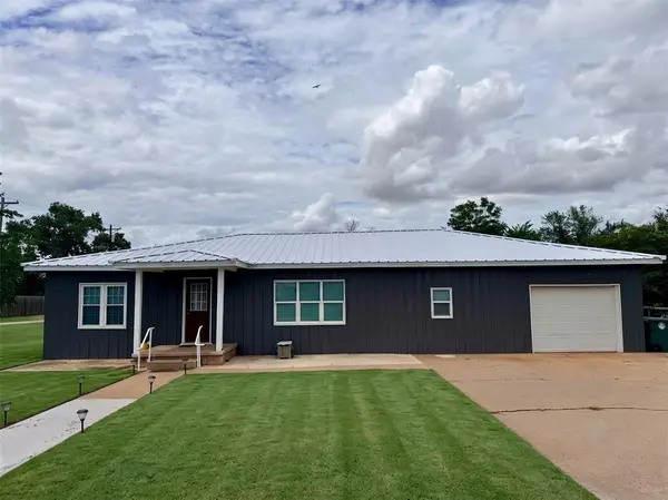 711 E Walnut Street, Fairview, OK 73737