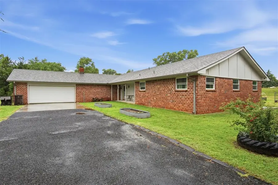 1452 Woodcrest Drive, Harrah, OK 73045 - #2