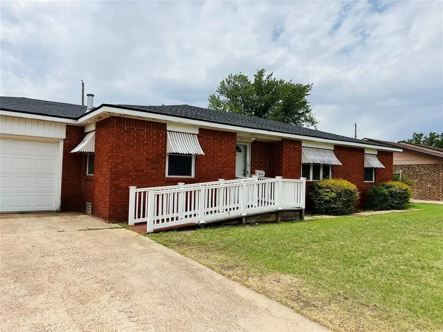 211 N Park Road, Hobart, OK 73651 - #3