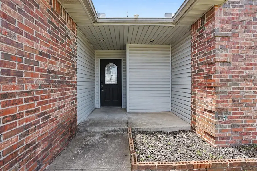 944 N Windermere Drive, Moore, OK 73160 - #3