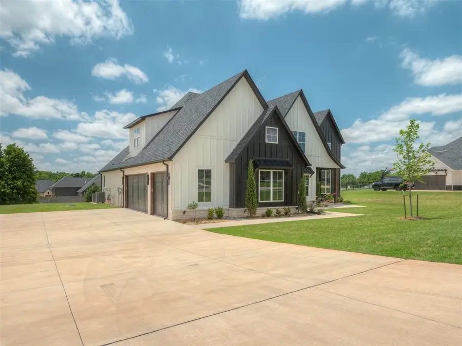 400 Old Farm Road, Edmond, OK 73034 - #2