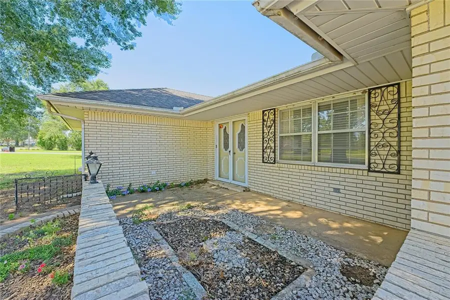985 N Hampton Road, Harrah, OK 73045 - #2