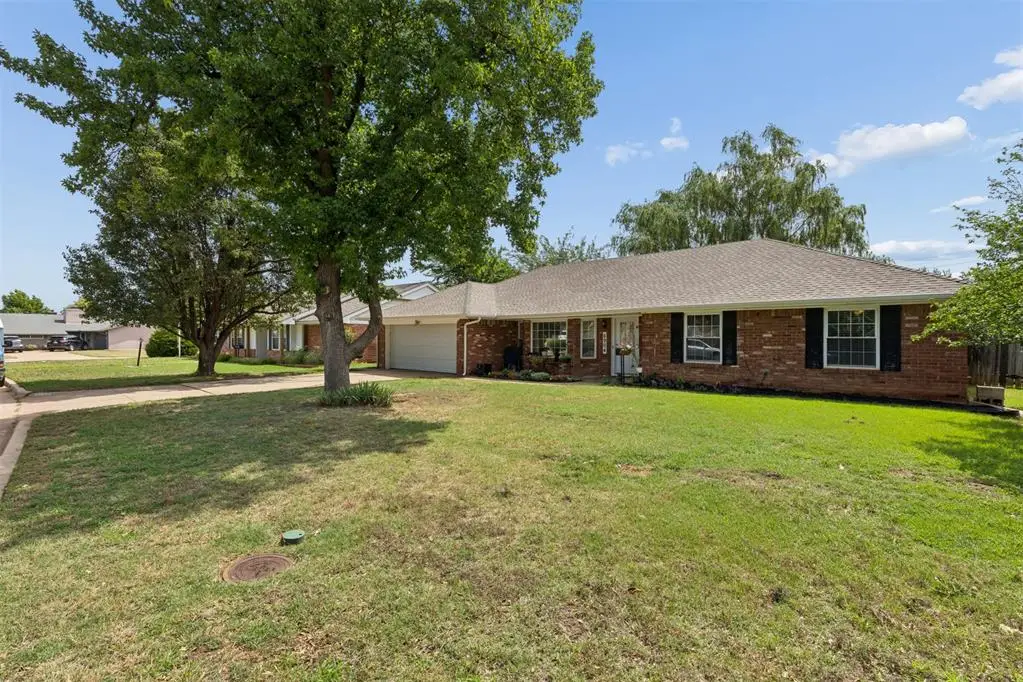 6904 Saint Mary's Place, Oklahoma City, OK 73132 - #1