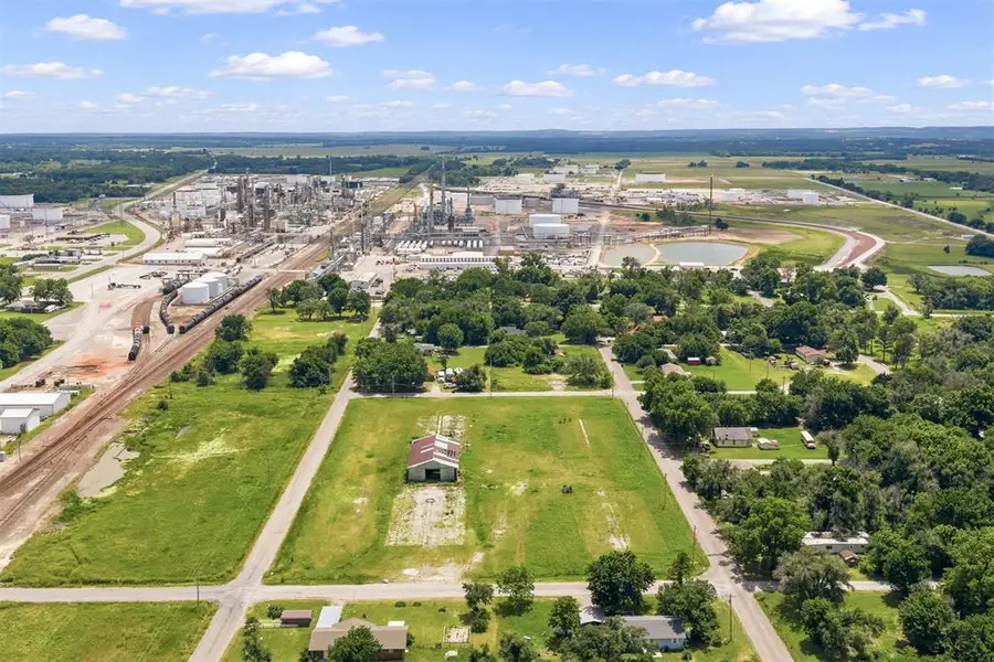 W Chickasaw Street, Wynnewood, OK 73098 - #3