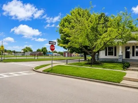 402 E Maple Street, Cushing, OK 74023 - #2
