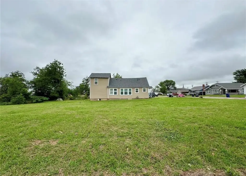 401 W Midland Street, Shawnee, OK 74804 - #1