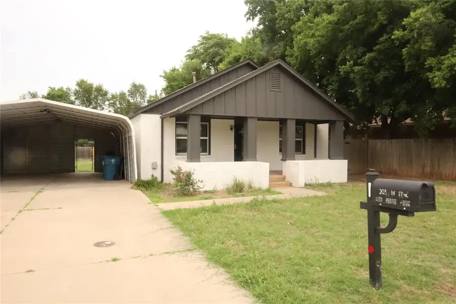 203 W Pine Street, Tuttle, OK 73089 - #2