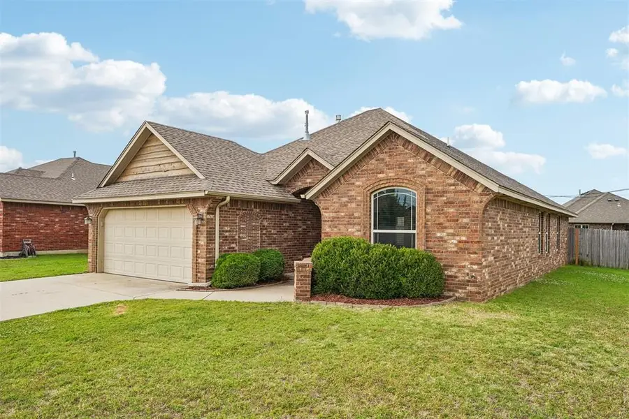 860 SW 10th Street, Moore, OK 73160 - #2