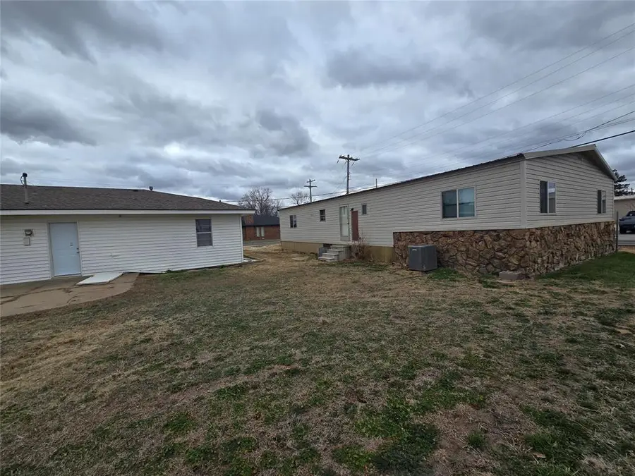 506 W 4th Street, Watonga, OK 73772 - #3