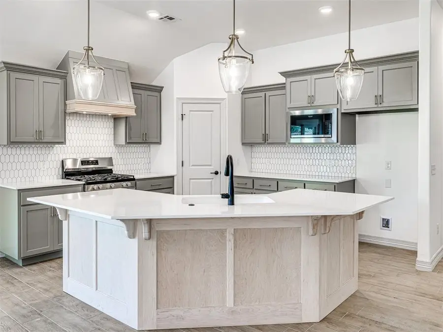 7700 Three Woods Lane, Yukon, OK 73099 - #2