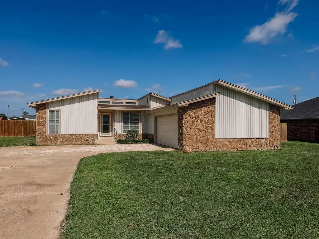 716 N Vernon Avenue, Hinton, OK 73047 - #1